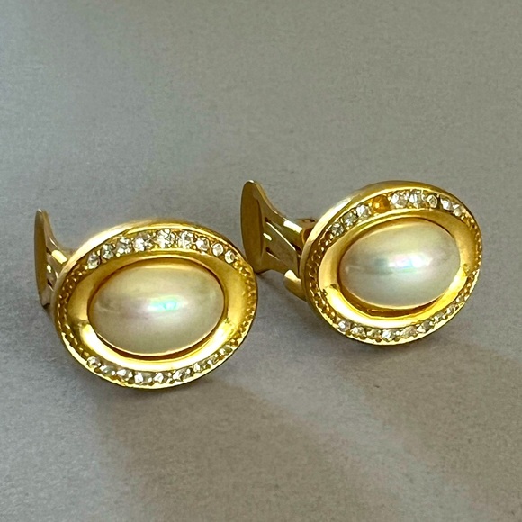 Chr. Dior Vintage Faux Pearl & Crystal Clip Earrings in Gold Plate Setting ** - Picture 4 of 13